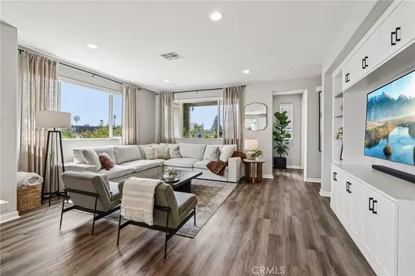 13219 Victory Boulevard, Van Nuys, CA 91401