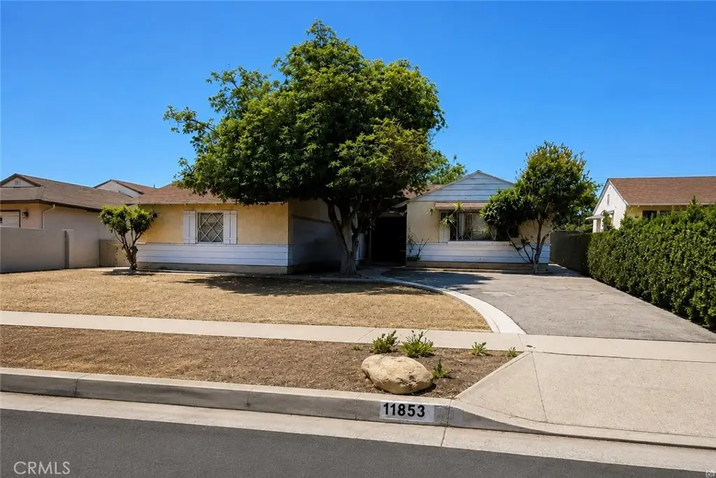 11853 Fellows, San Fernando, CA 91340 - #1