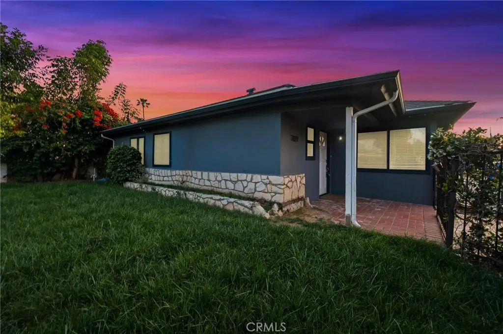7027 Gloria Avenue, Lake Balboa, CA 91406 - #1