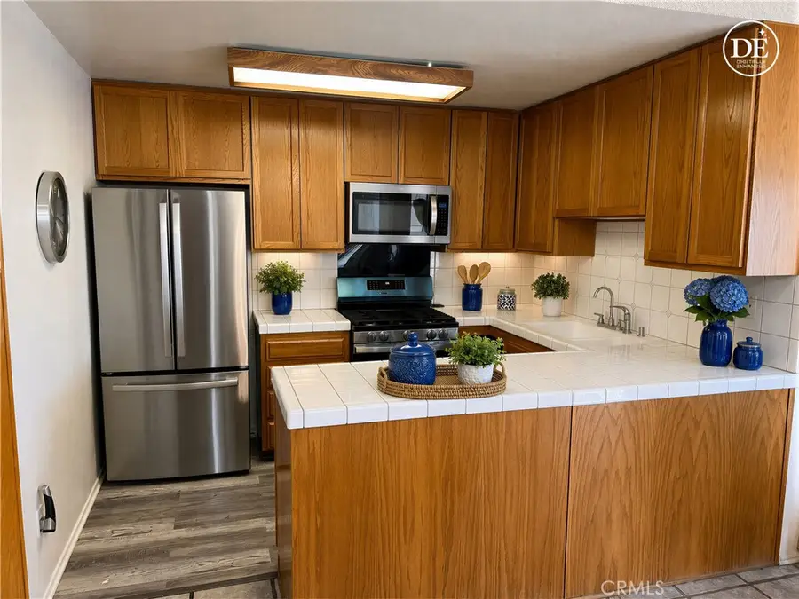 19242 Hamlin, Reseda, CA 91335 - #3