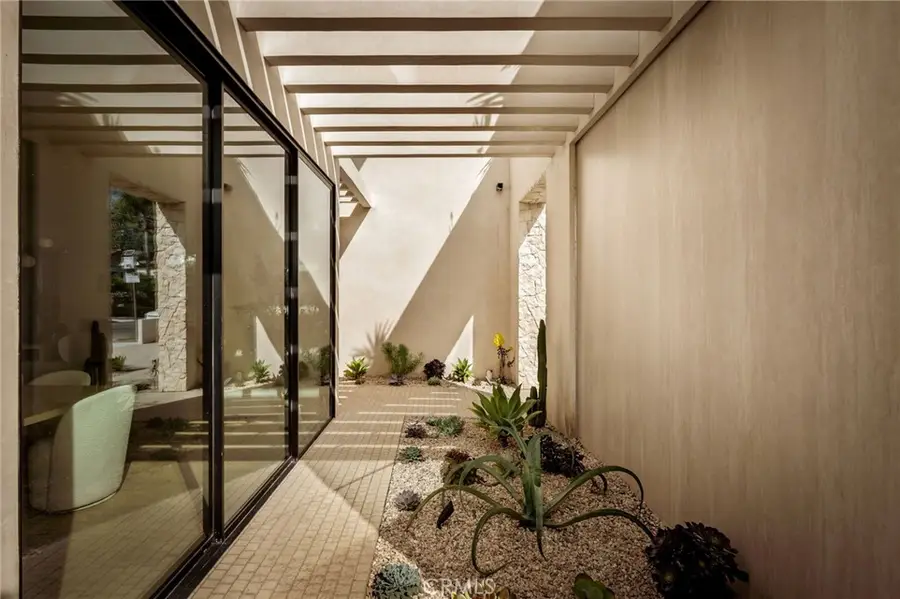 15447 Huston, Sherman Oaks, CA 91403 - #2