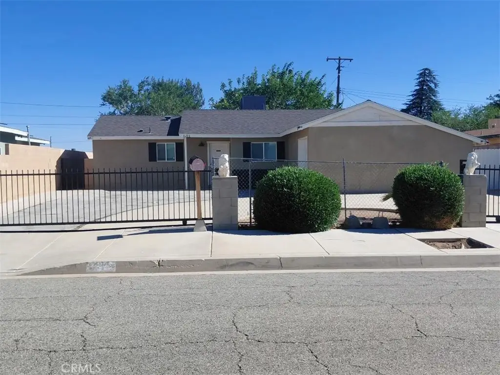 1211 E Avenue R3, Palmdale, CA 93550 - #1