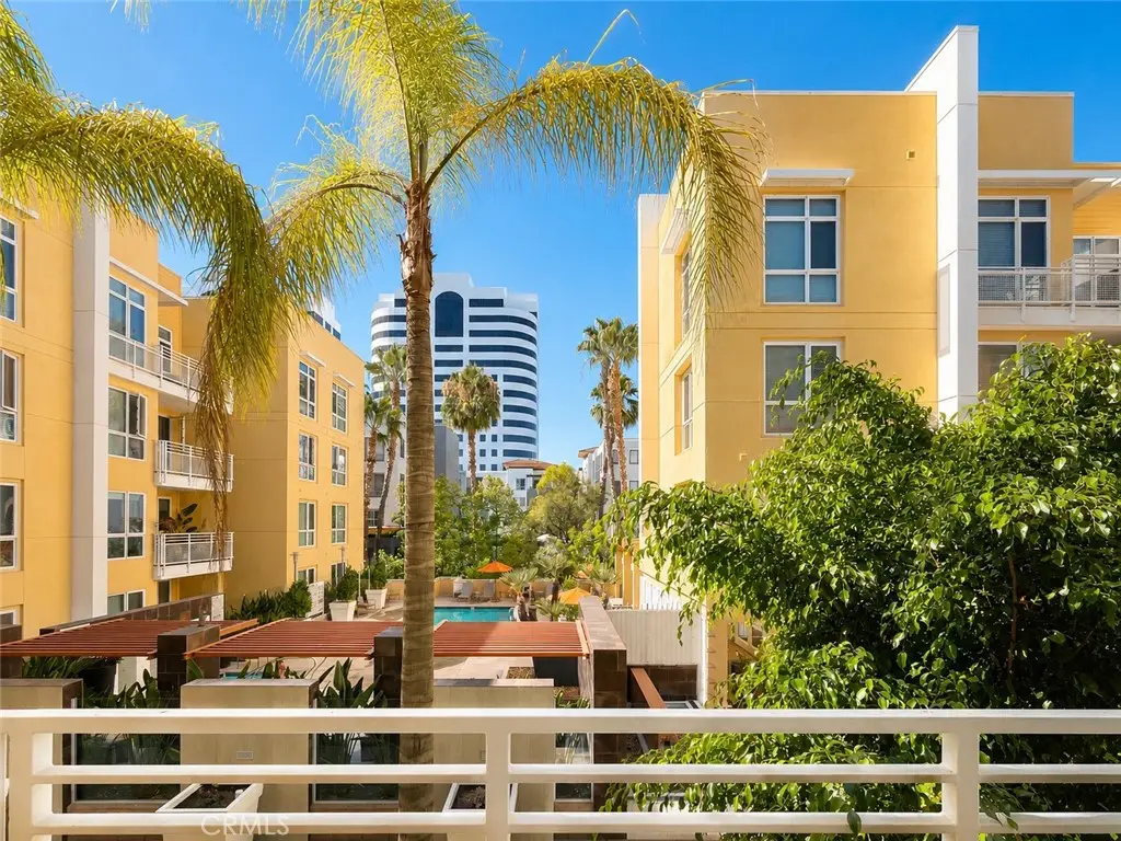 21301 Erwin Street #322, Woodland Hills, CA 91367 - #1