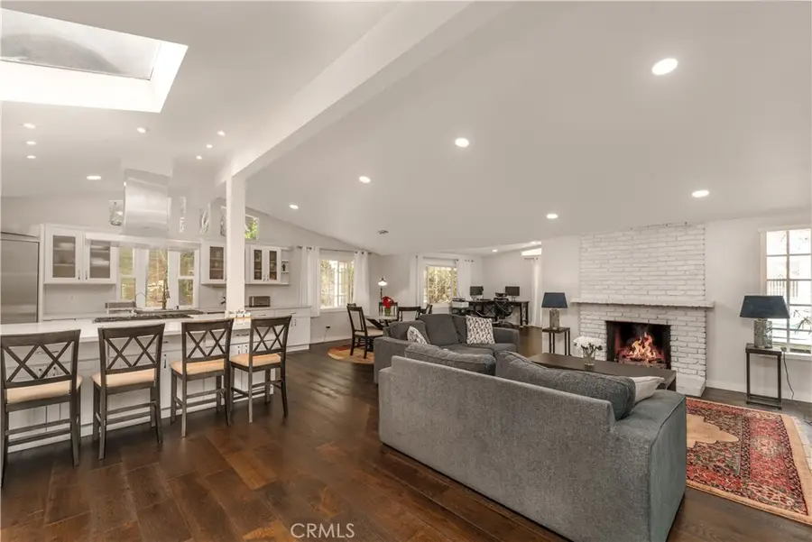 5708 Mcdonie Avenue, Woodland Hills, CA 91367 - #2