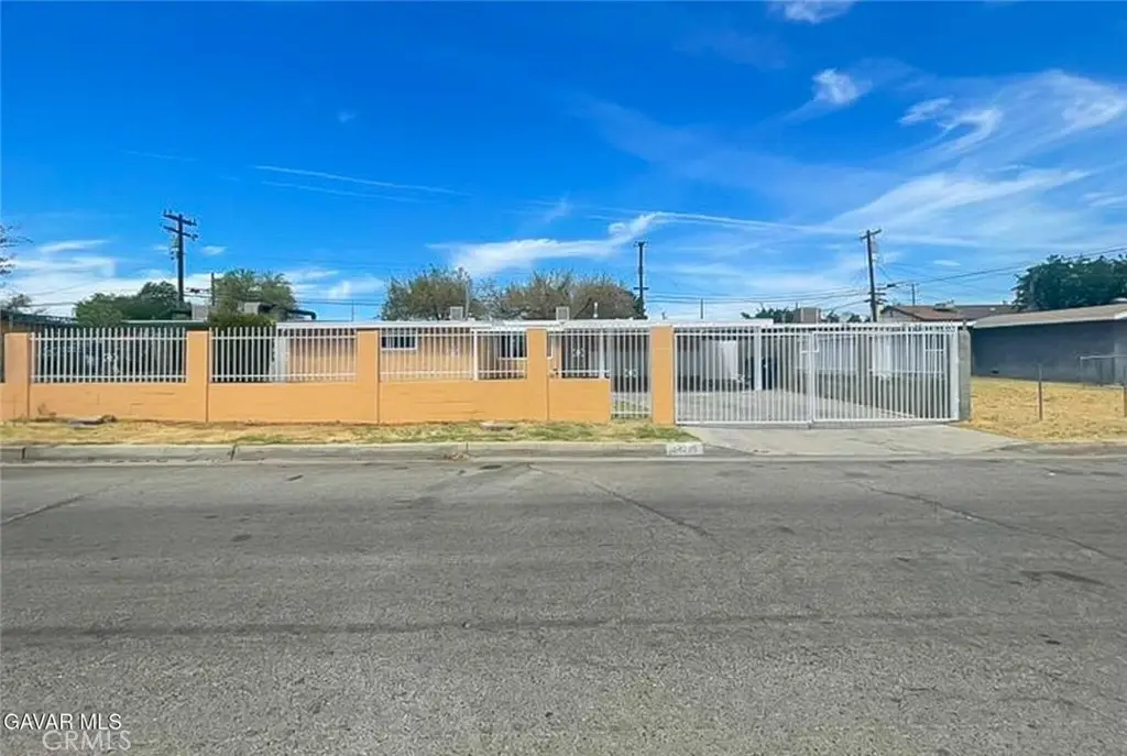 44739 3rd Street E, Lancaster, CA 93535 - #1