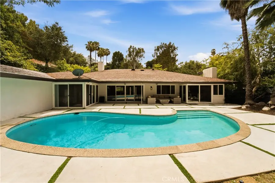 15701 Royal Ridge, Sherman Oaks, CA 91403 - #2