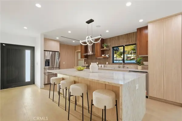 21407 Mulholland Drive, Woodland Hills, CA 91364