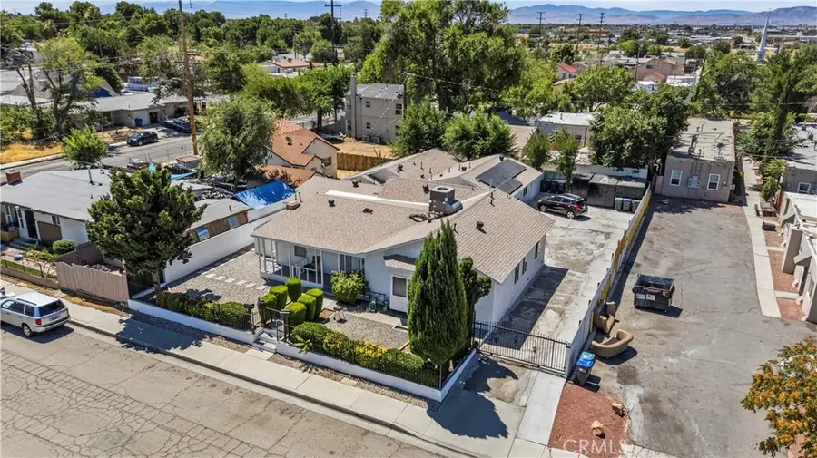 212 W Kildare Street, Lancaster, CA 93534 - #3