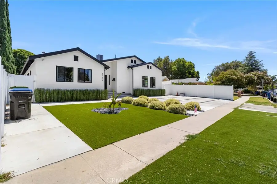6952 Cozycroft Avenue, Winnetka, CA 91306 - #3
