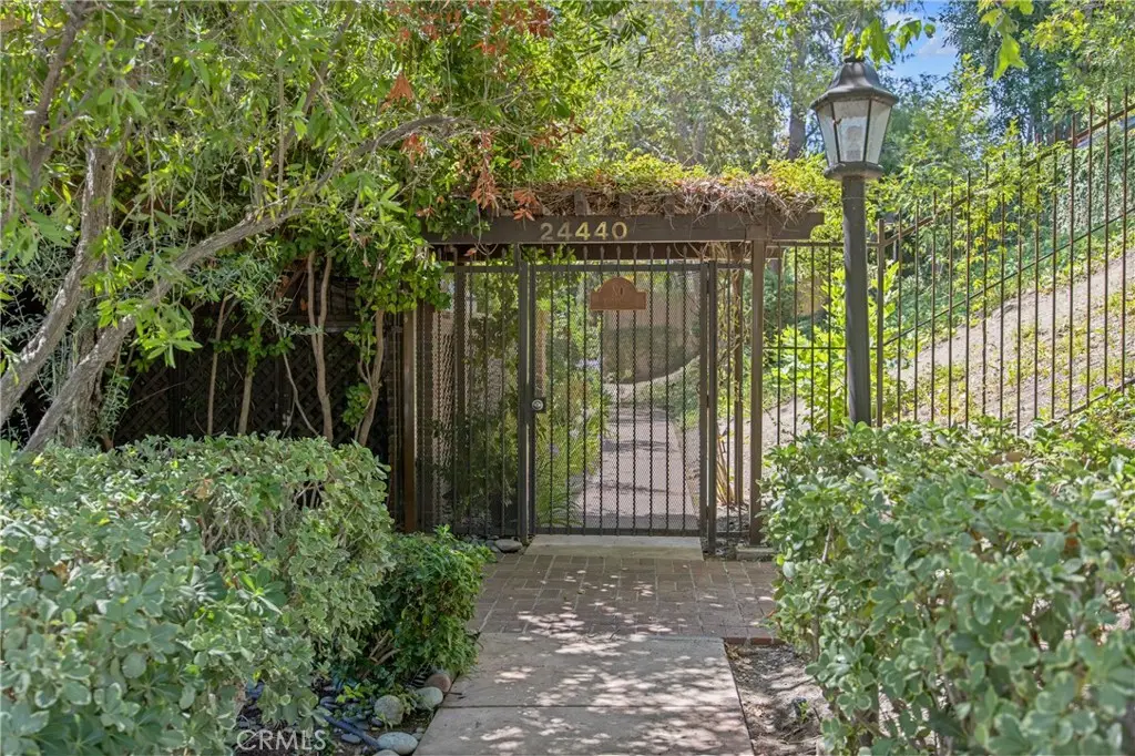 24440 Victory #15, Woodland Hills, CA 91367 - #1