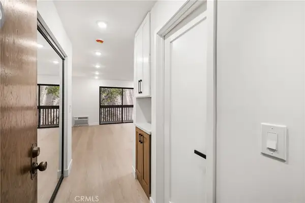 22100 Burbank, Woodland Hills, CA 91367