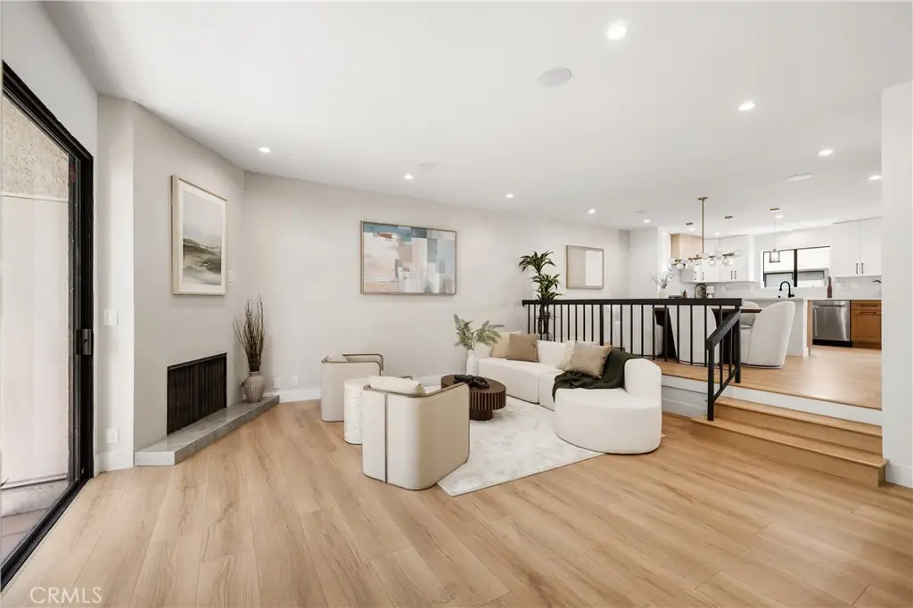 5711 Owensmouth #125, Woodland Hills, CA 91367 - #1