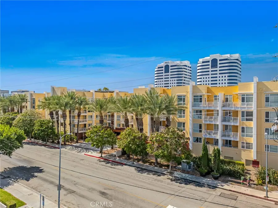 21301 Erwin Street #511, Woodland Hills, CA 91367 - #2