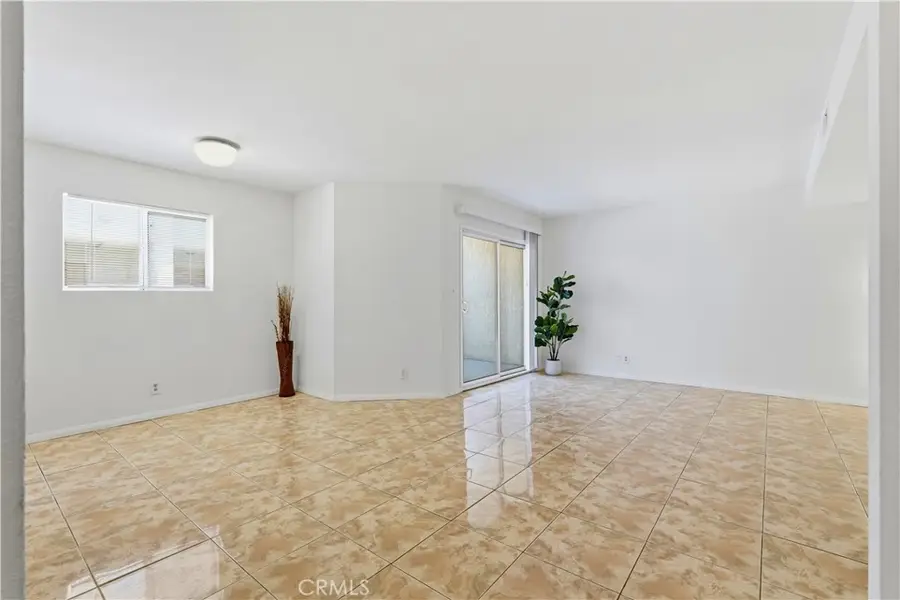 7651 Reseda, Reseda, CA 91335 - #2