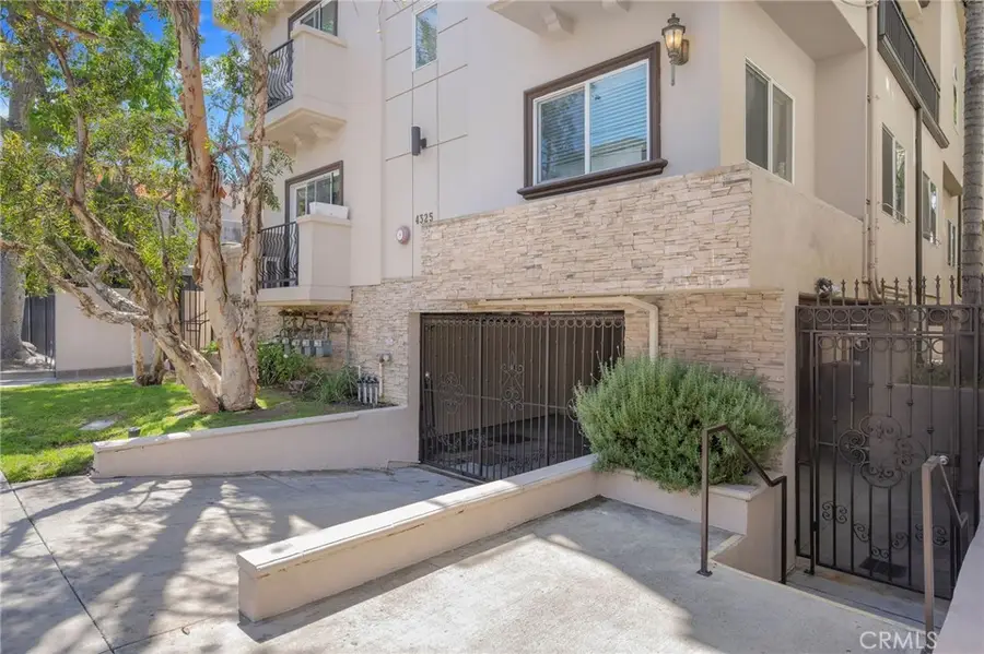 4325 Stern Avenue, Sherman Oaks, CA 91423 - #3