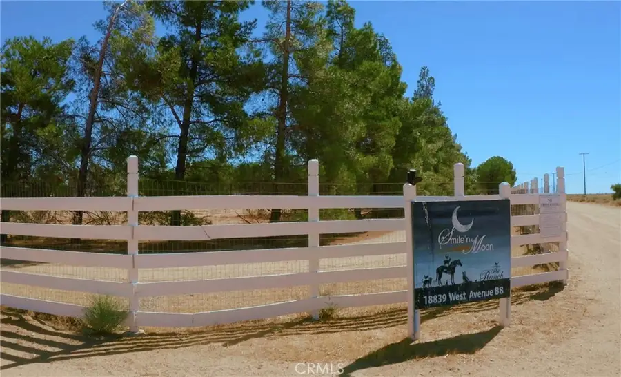 18839 W Avenue B8, Lancaster, CA 93536 - #2