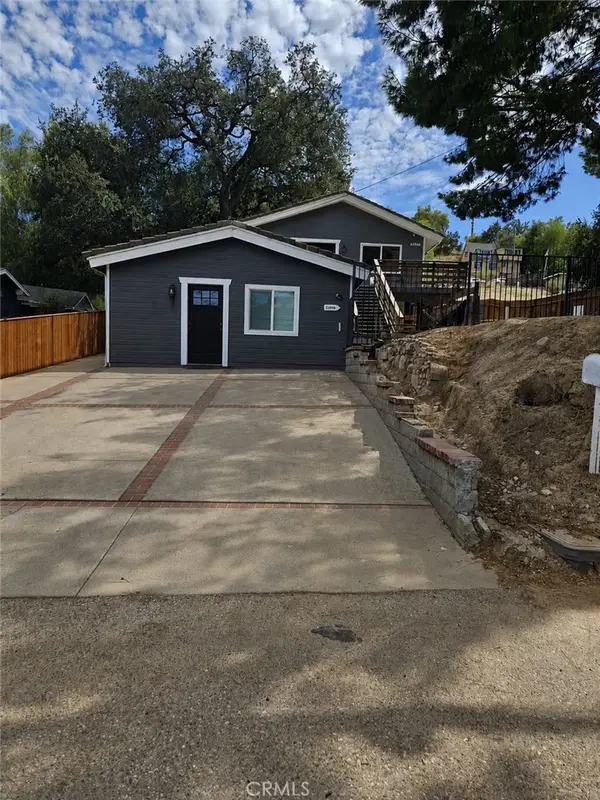 23956 Los Rosas, Los Angeles, CA 91304