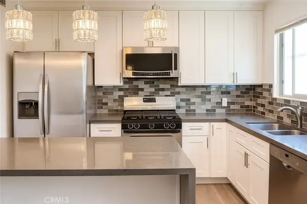 6301 Coldwater Canyon #22, North Hollywood, CA 91606