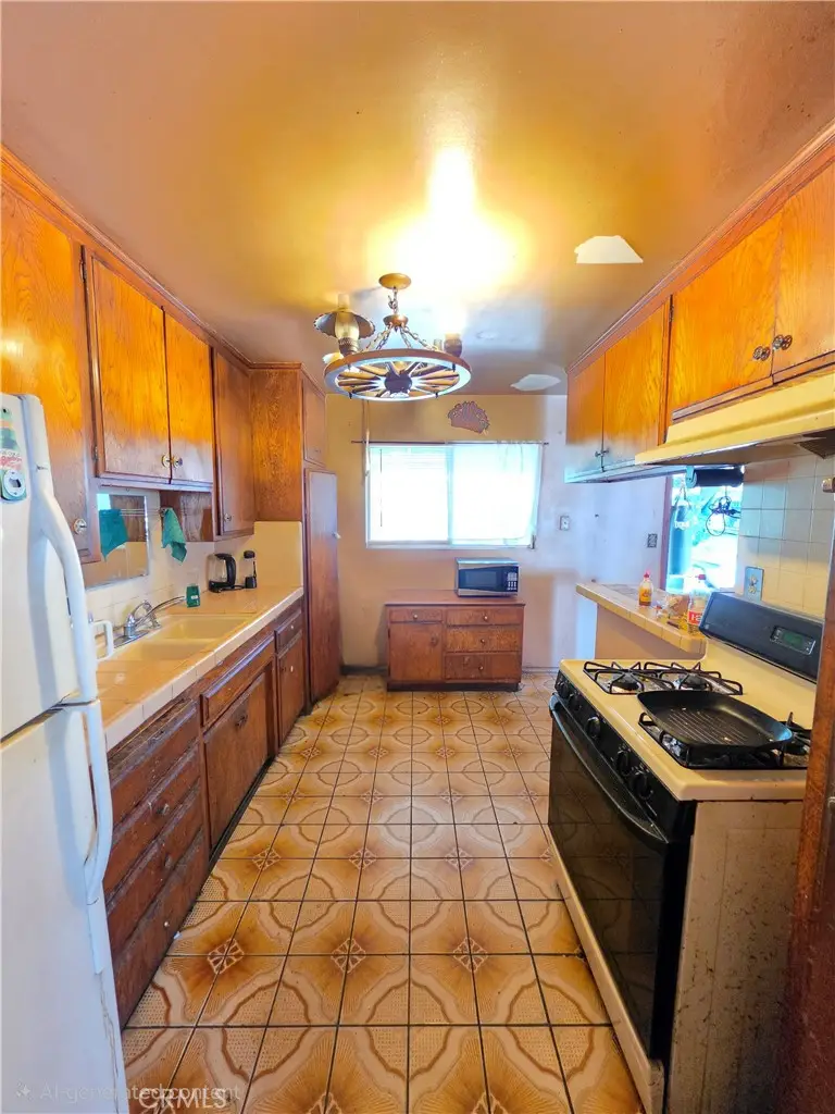 12933 Goleta, Pacoima, CA 91331 - #2