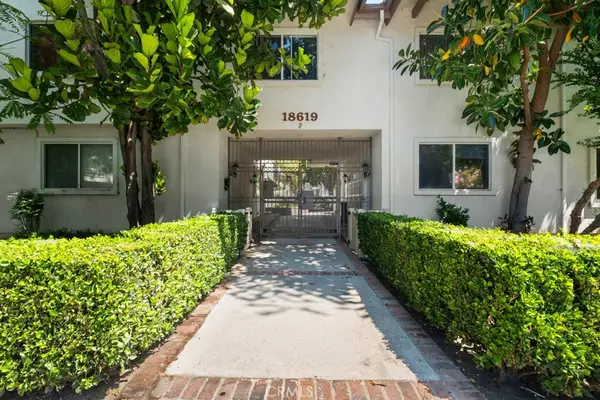 18619 Collins #F30, Los Angeles, CA 91356