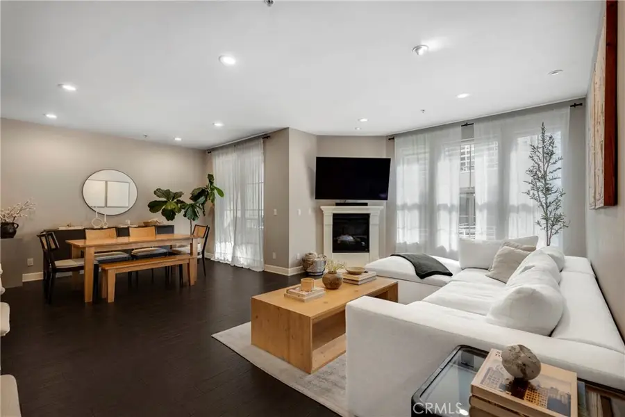 10639 Woodbridge Street #206, Toluca Lake, CA 91602 - #2