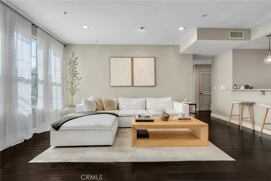 10639 Woodbridge Street #206, Toluca Lake, CA 91602 - #3