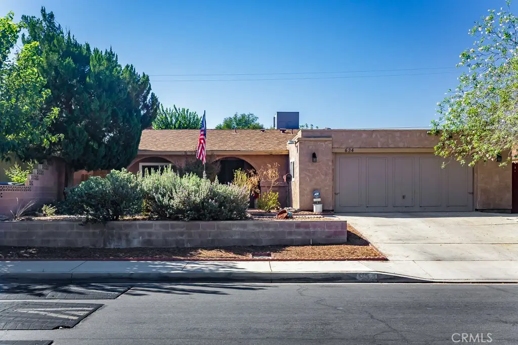 634 W Avenue J8, Lancaster, CA 93534 - #1