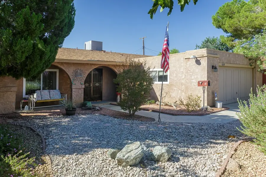 634 W Avenue J8, Lancaster, CA 93534 - #2