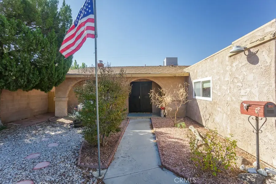 634 W Avenue J8, Lancaster, CA 93534 - #3