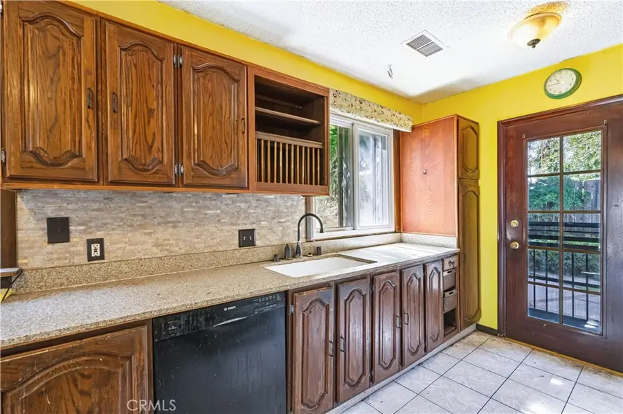 6521 Valjean Avenue, Van Nuys, CA 91406 - #3