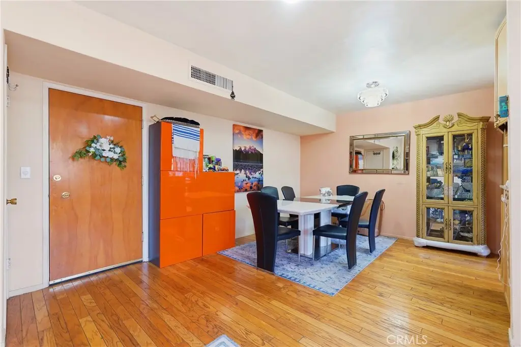 5429 Newcastle #303, Encino, CA 91316 - #1