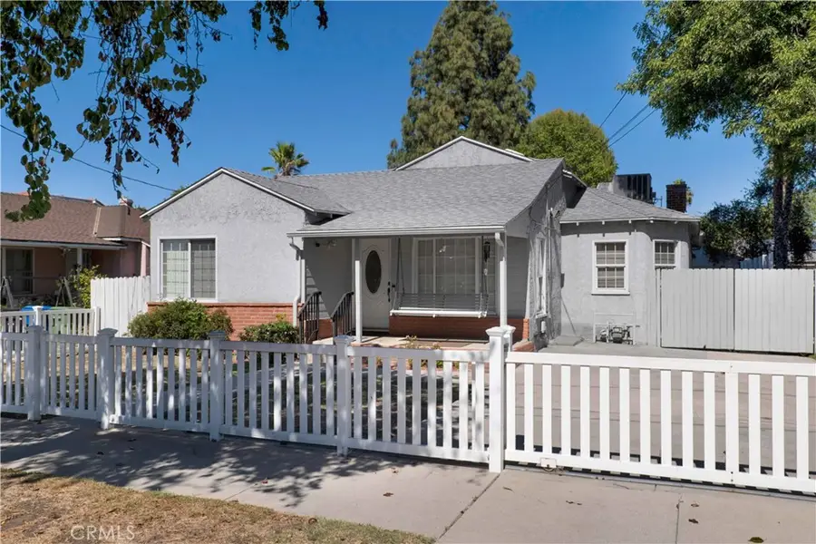 16819 Wyandotte Street, Lake Balboa, CA 91406 - #2