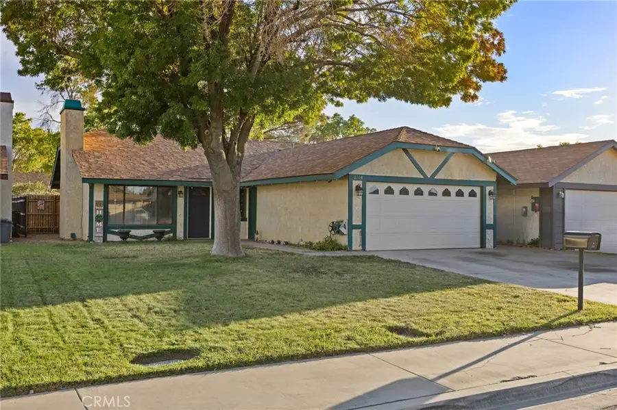 1008 E Newgrove, Lancaster, CA 93535 - #2