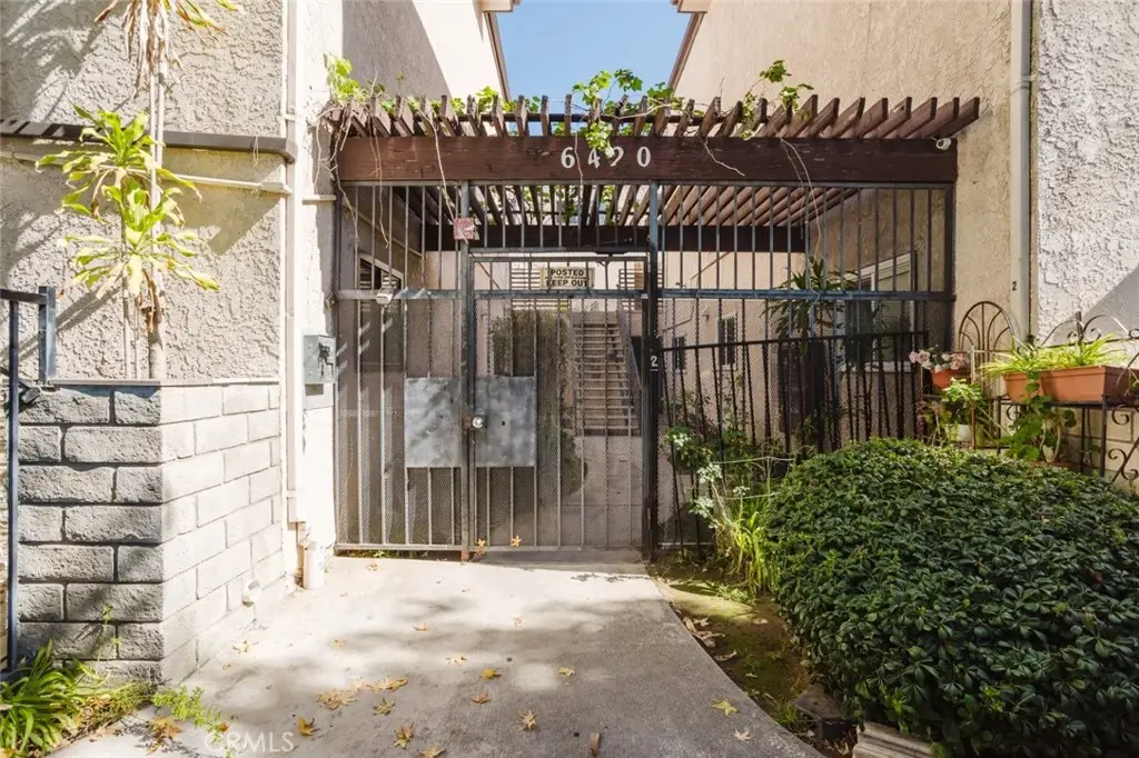6420 Hazeltine Avenue #4, Van Nuys, CA 91401 - #1