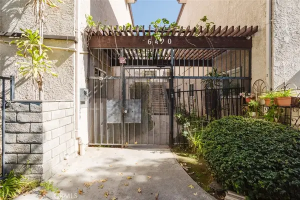 6420 Hazeltine Avenue #4, Van Nuys, CA 91401