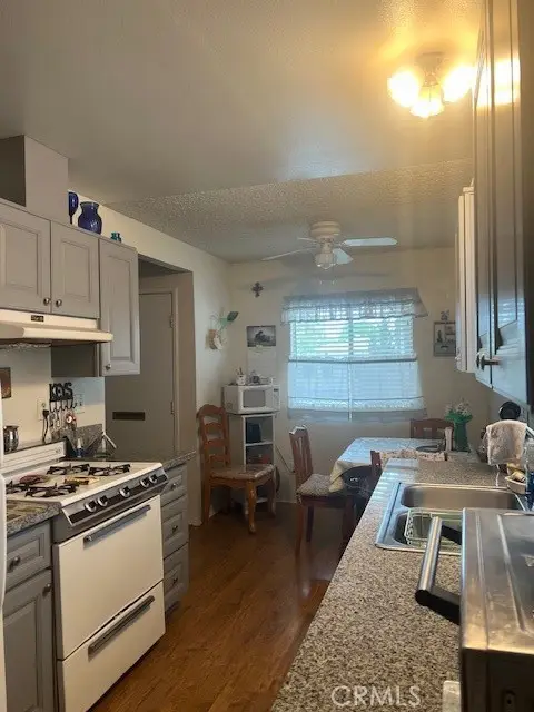 2140 San Bernardo Avenue, Hemet, CA 92545 - Image #3