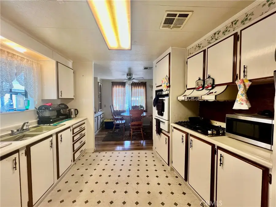 725 W Thornton Ave #69, Hemet, CA 92543 - Image #2