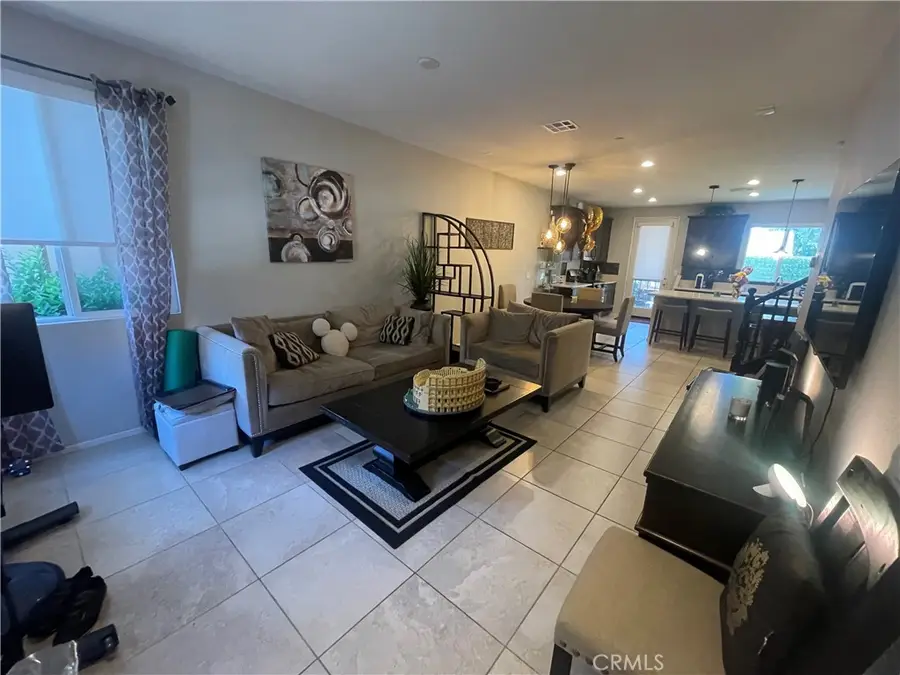 17652 W Murphy Lane, Northridge, CA 91325 - Image #2