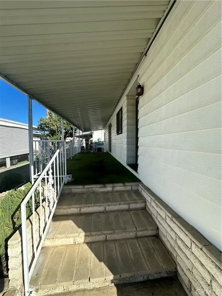 881 N Lake N #301, Hemet, CA 92544 - Image #2