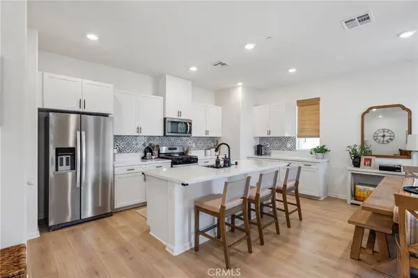 1060 Kendale Way, Vista, CA 92081