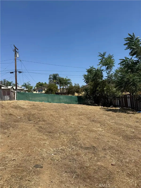 414 Ellis St, Lake Elsinore, CA 92530