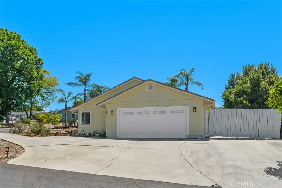 985 N Main, Fallbrook, CA 92028 - #2