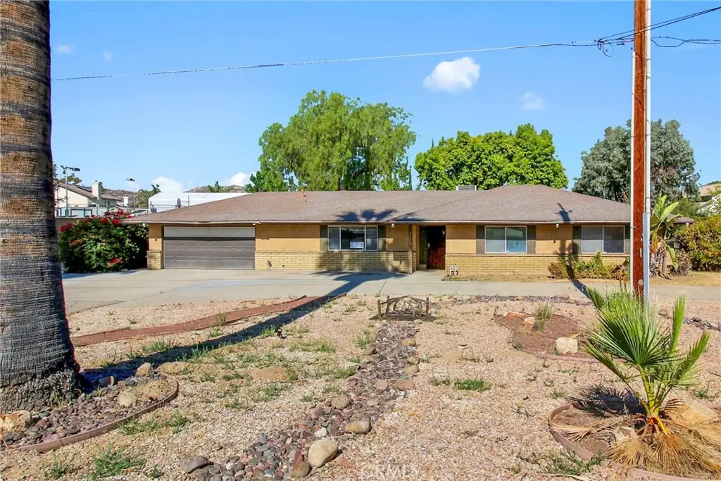 27307 Hemet, Hemet, CA 92544 - #1