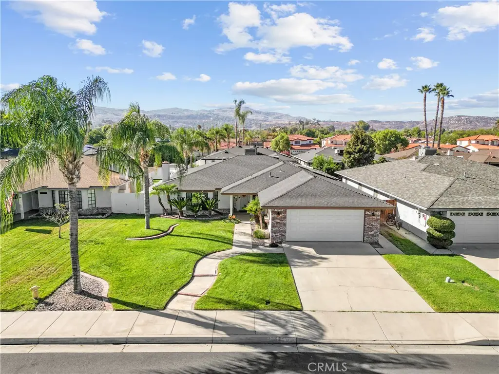 42095 Acacia Avenue, Hemet, CA 92544 - #1