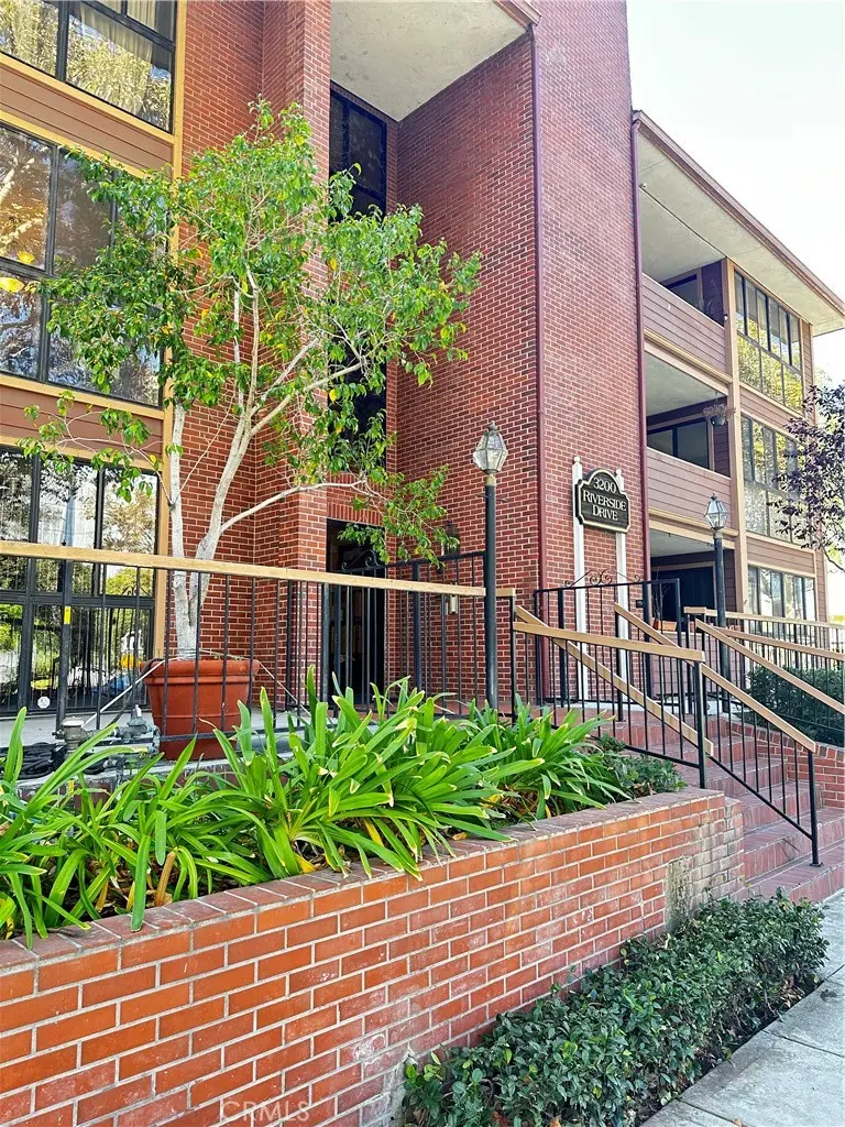 3200 W Riverside Drive #M, Burbank, CA 91505 - #1