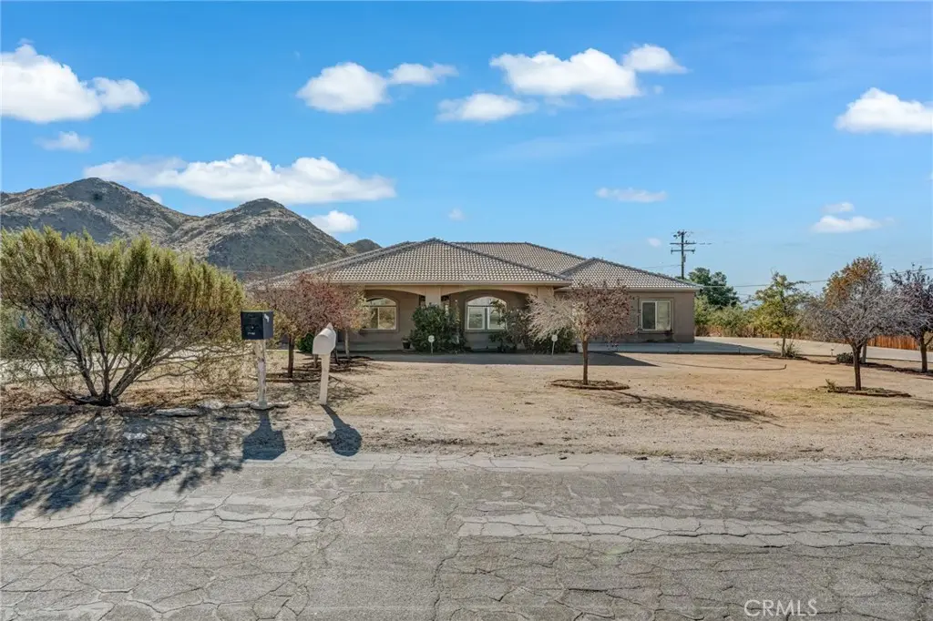 19425 Roanoke, Apple Valley, CA 92307 - #1