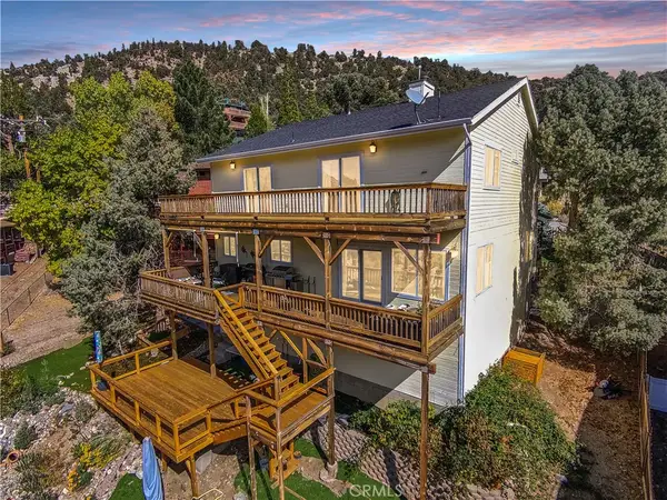 6284 Apple Vista Dr, Wrightwood, CA 92397