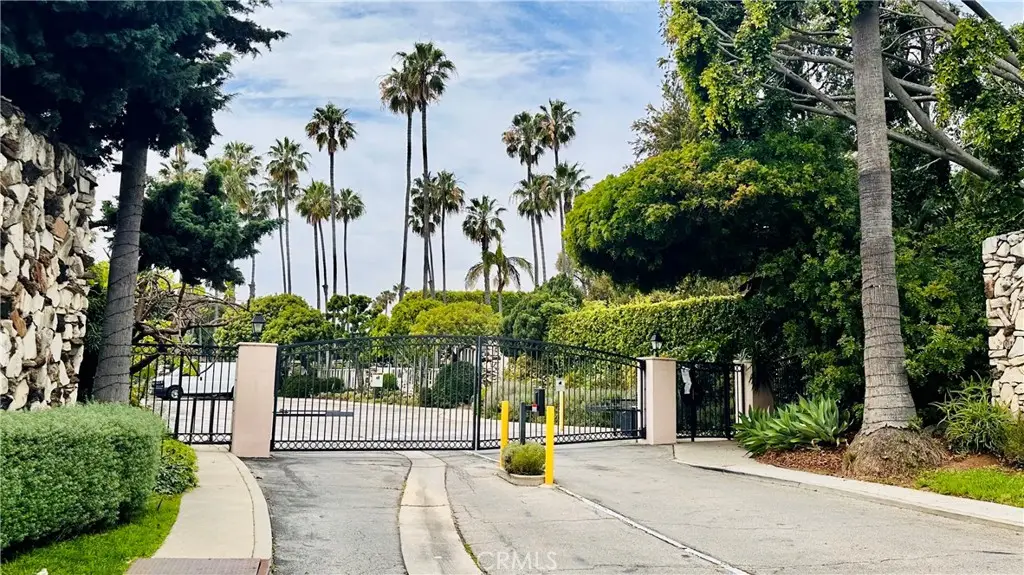 239 S Barrington Avenue #F8, Los Angeles, CA 90049 - #1