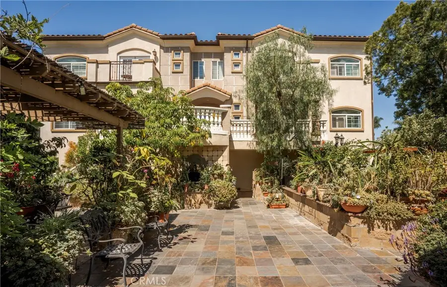 155 Harkness Avenue #6, Pasadena, CA 91106 - #3