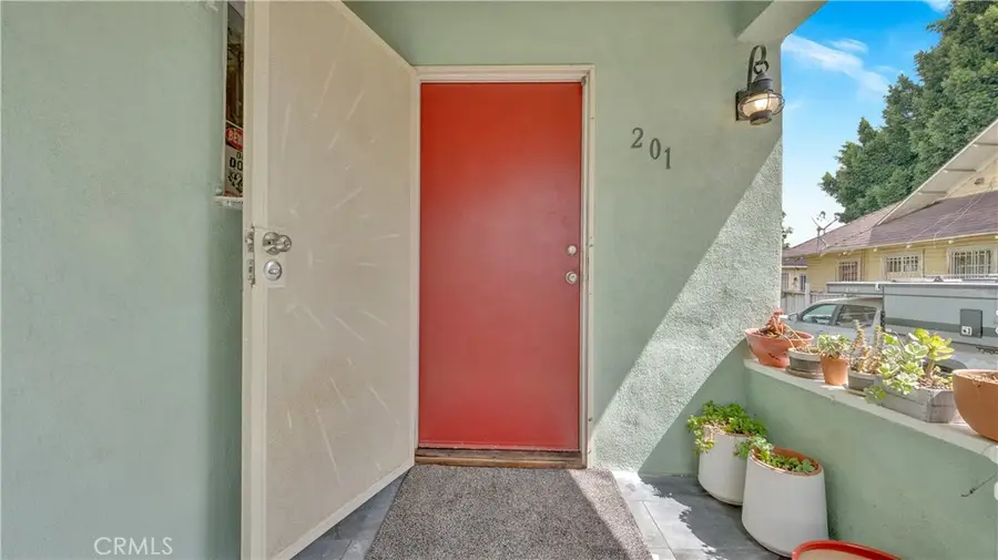 201 W 49th, Los Angeles, CA 90037 - #3